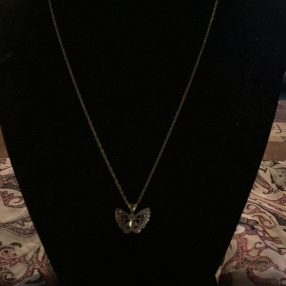 10k butterfly 🦋 necklace - Picture 3 of 6